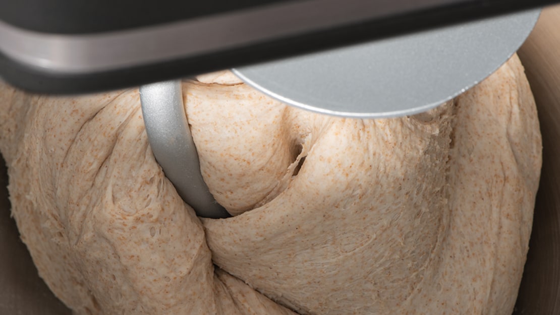 UN GÉNÉREUX BOL EN ACIER INOXYDABLE